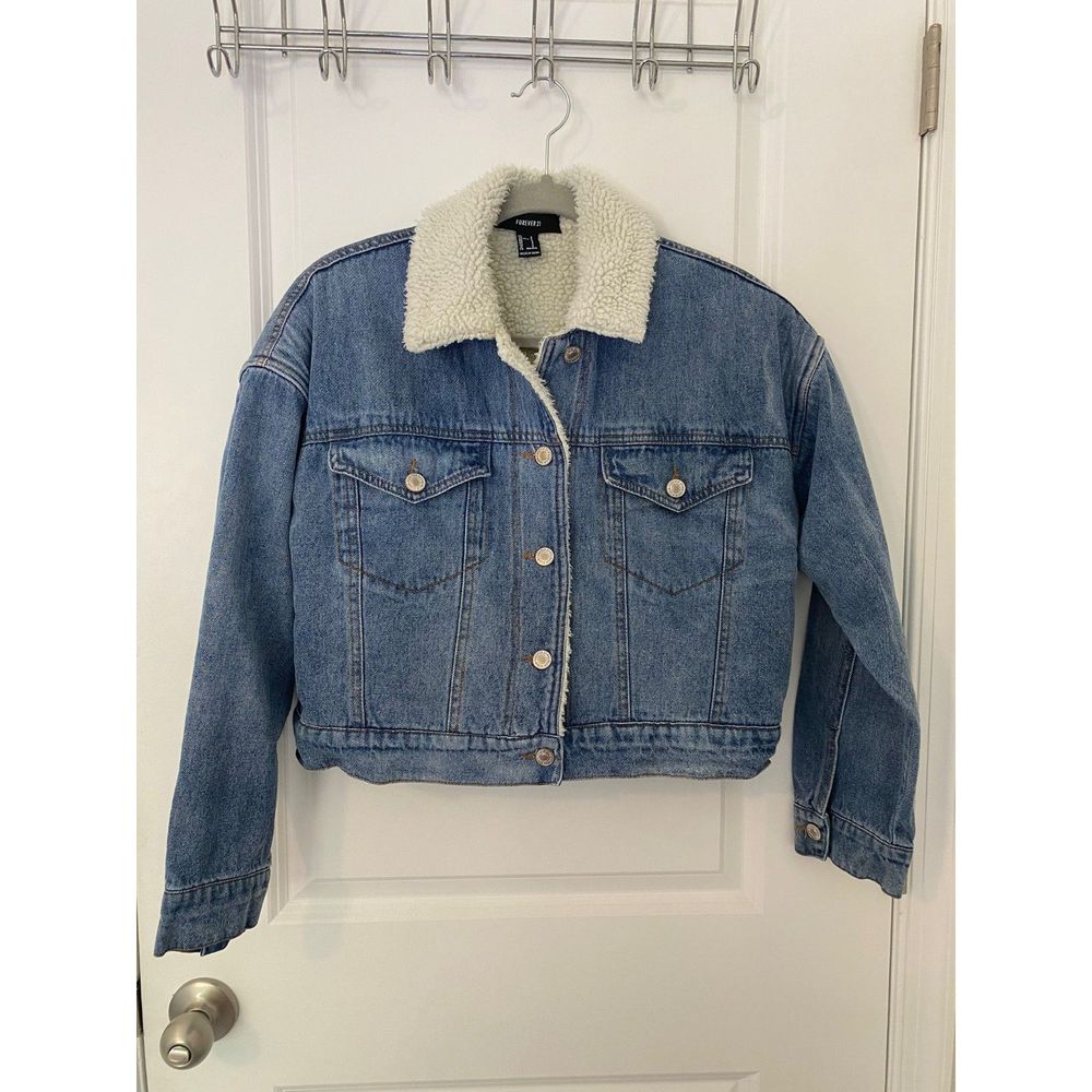 Forever 21 Women’s Denim Jacket With Polyester Faux Fur Lining Size Small